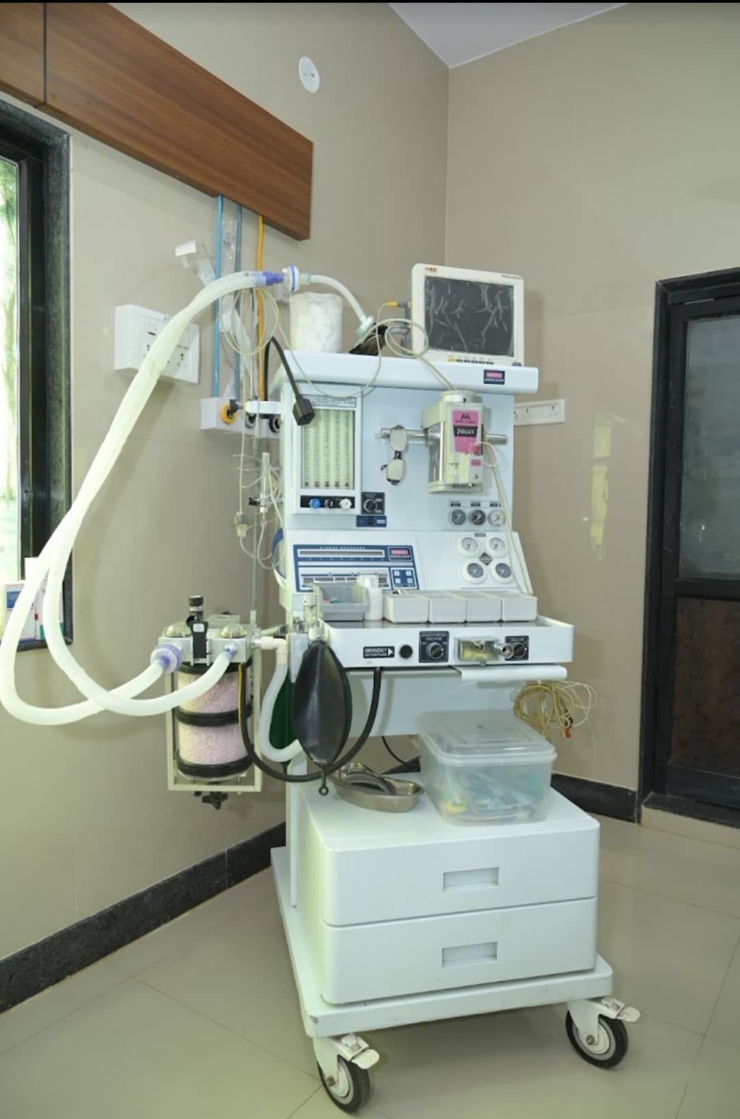 Anaesthesia and patient monitoring machine